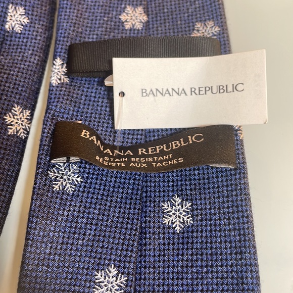 Snowflake tie new with tags Banana Republic - Picture 5 of 11